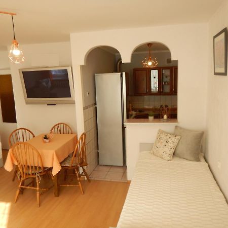 Apartament Piastowska Apartment Kamienna Gora Bagian luar foto