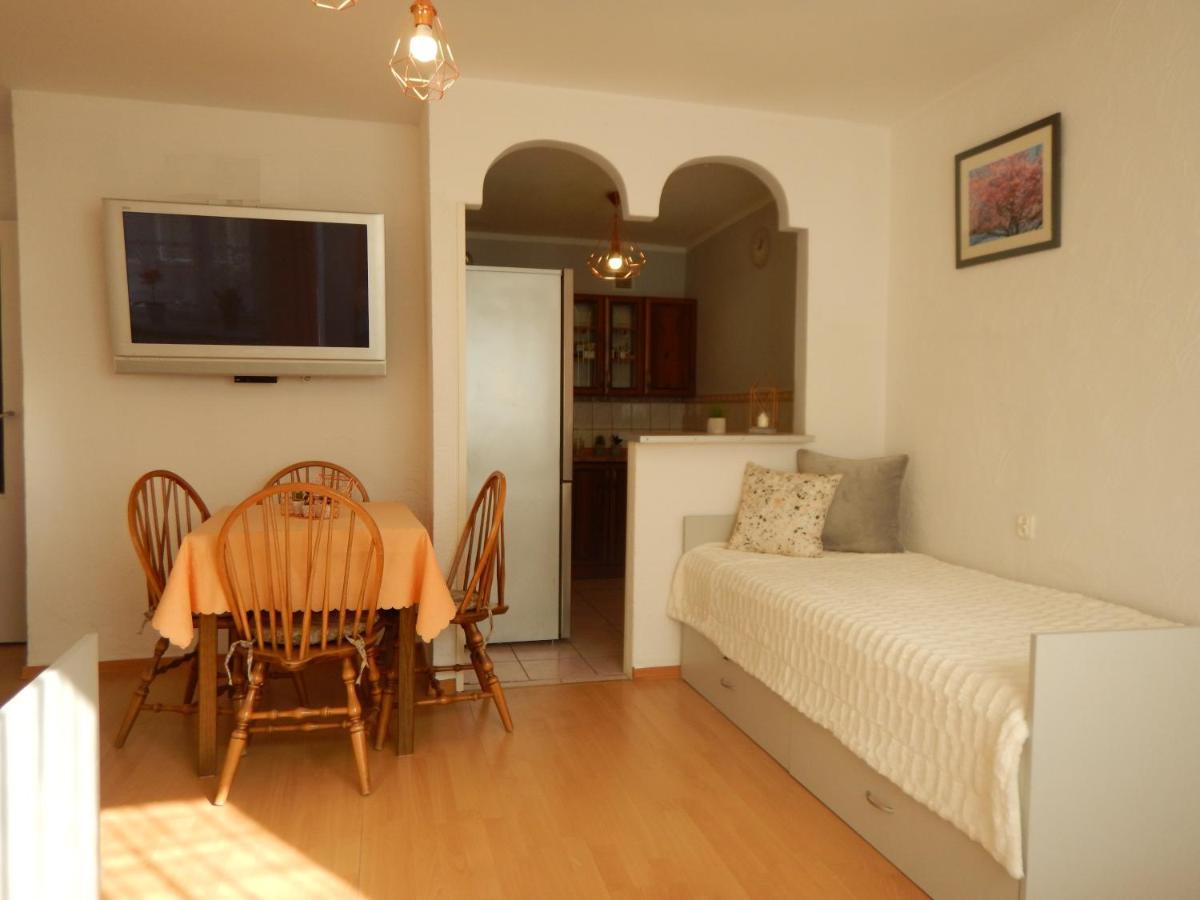 Apartament Piastowska Apartment Kamienna Gora Bagian luar foto