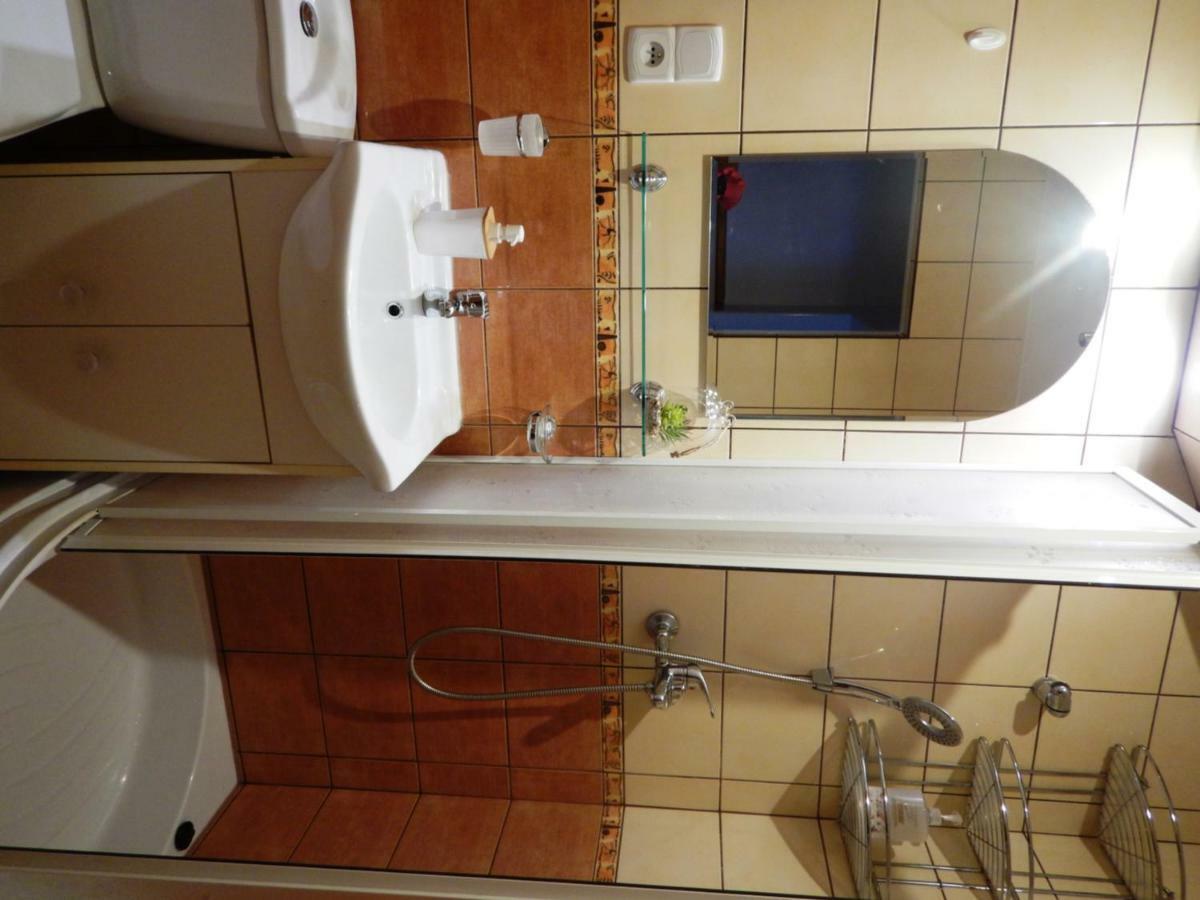 Apartament Piastowska Apartment Kamienna Gora Bagian luar foto